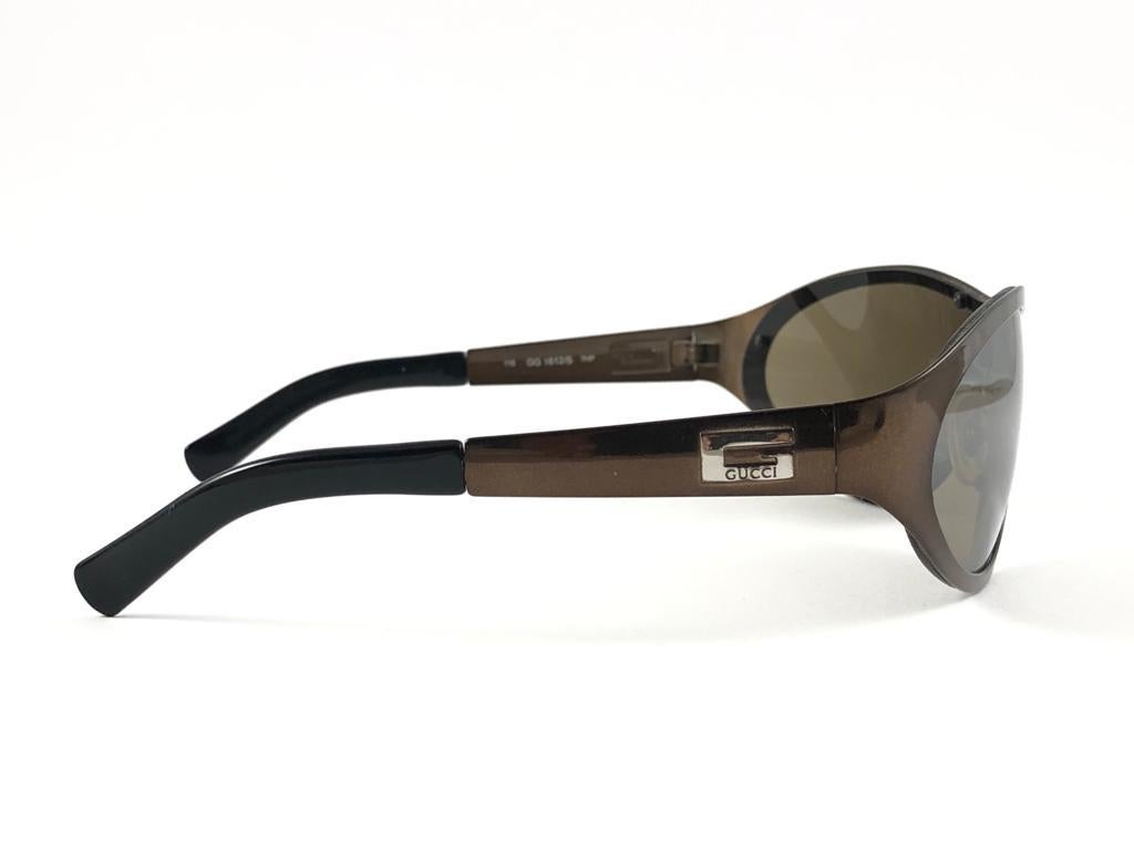 New Vintage Gucci 1612/S Metallic Dark Brown Sunglasses 1990's Made in Italy Y2K In New Condition In Baleares, Baleares