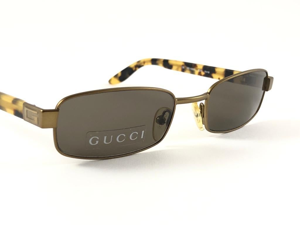 Gray New Vintage Gucci 1638/S Ocher Rectangular Frame Sunglasses 1990's Italy Y2K For Sale