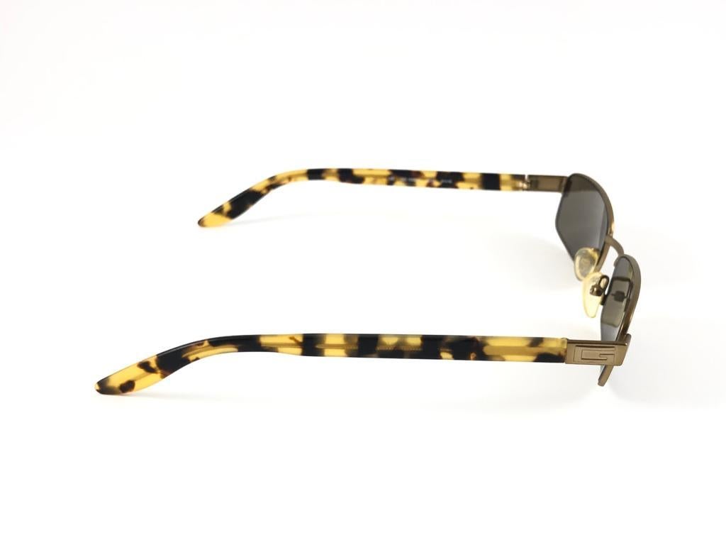 Women's New Vintage Gucci 1638/S Ocher Rectangular Frame Sunglasses 1990's Italy Y2K For Sale