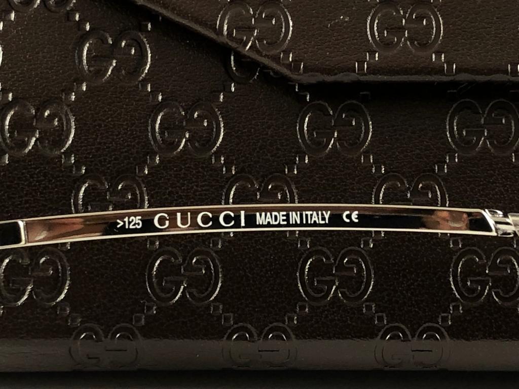 Lunettes de soleil Gucci 1691/S à monture argentée et lunettes grises, Italie, années 90, Neuf en vente 5