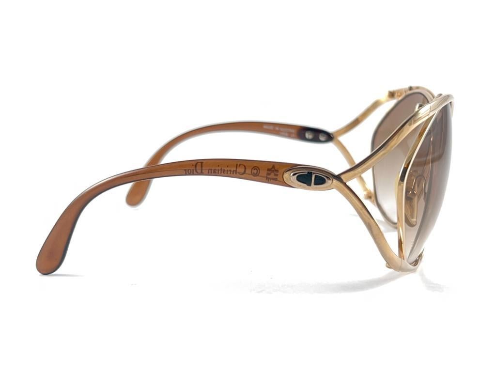 New Vintage Dior 2056 Butterfly Gold & Brown Sunglasses 1980'S Made In Austria In New Condition For Sale In Baleares, Baleares