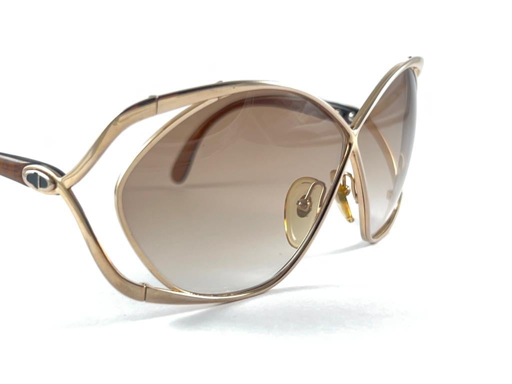 Marrone Nuovo Occhiali da sole vintage Dior 2056 Butterfly Gold & Brown 1980's Made In Austria in vendita