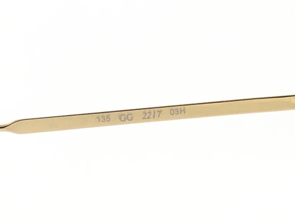 Gucci - Nouveau Vintage - 2217  Lunettes de soleil marbrées et à monture dorée, fabriquées en Italie, années 1980 en vente 2