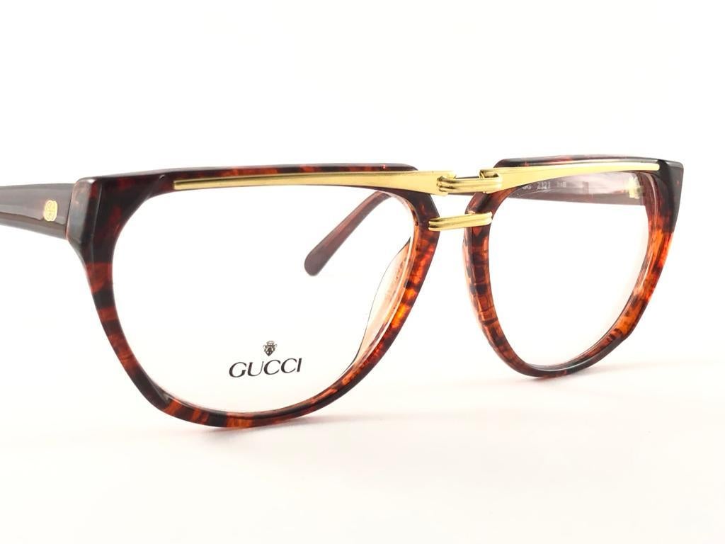 New Vintage Gucci tortoise & gold stunning Frame with RX lenses. 
New never worn or displayed. 
This item could show minor sign of wear due to nearly 30 years of storage. Made in Italy.

Front                       13.5   cm
Lens Hight             