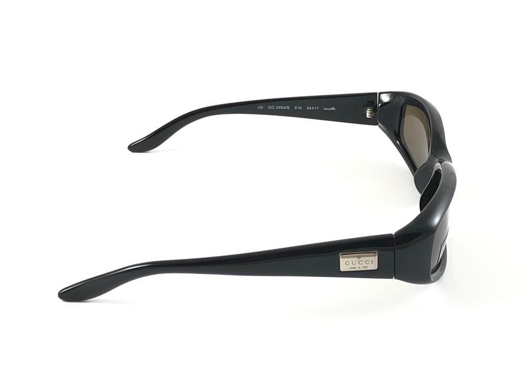 New Vintage Gucci 2454/S Black Optyl Frame Sunglasses 1990's Made in Italy Y2K In New Condition In Baleares, Baleares