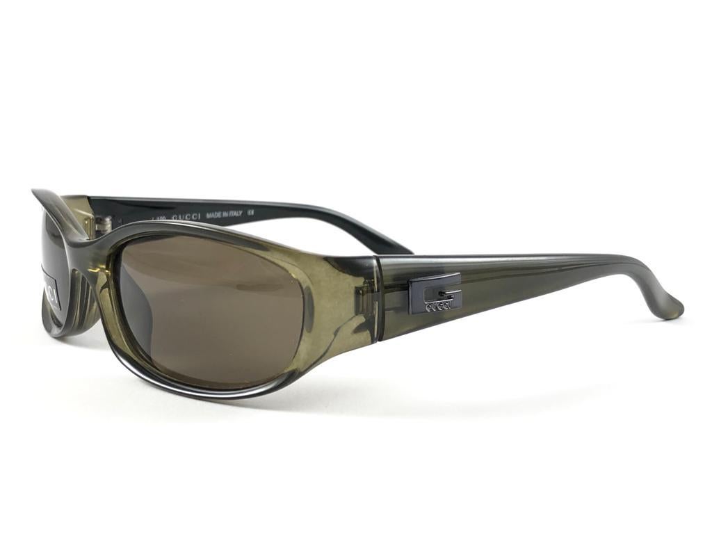New Vintage Gucci 2456/S Translucent Optyl Sunglasses 1990's Made in Italy Y2K In New Condition In Baleares, Baleares