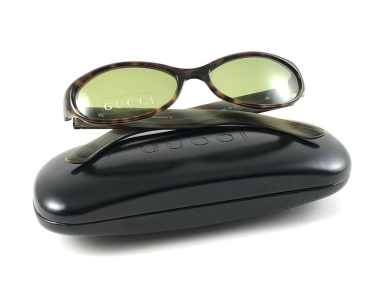New Vintage Gucci 2504/S Tortoise Oval Sunglasses 1990 display picture 3