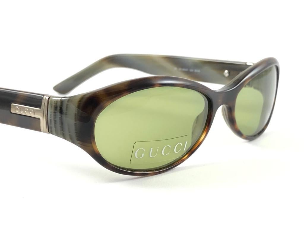 New Vintage Gucci 2504/S Tortoise Oval Sunglasses 1990's Made in Italy Y2K In New Condition In Baleares, Baleares