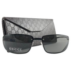 New Vintage Gucci 1691/S Black Frame Grey Lenses Sunglasses 1990
s Italy Y2K