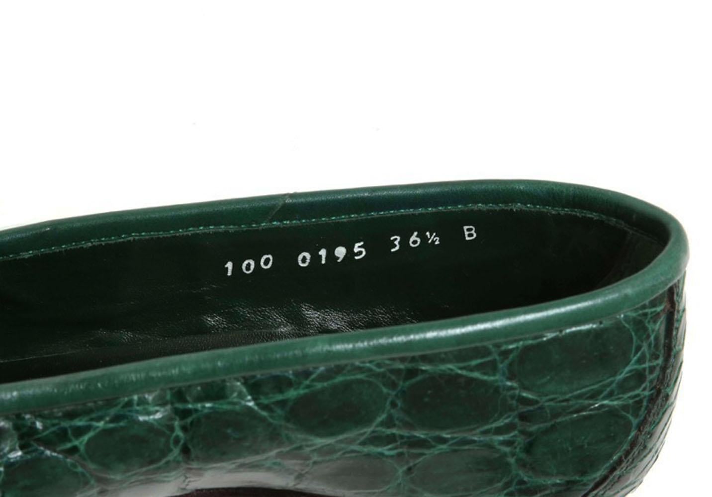 Gucci - Mocassins vintage en crocodile vert émeraude pour femme, état neuf, 36,5 B - US 6,5 en vente 1
