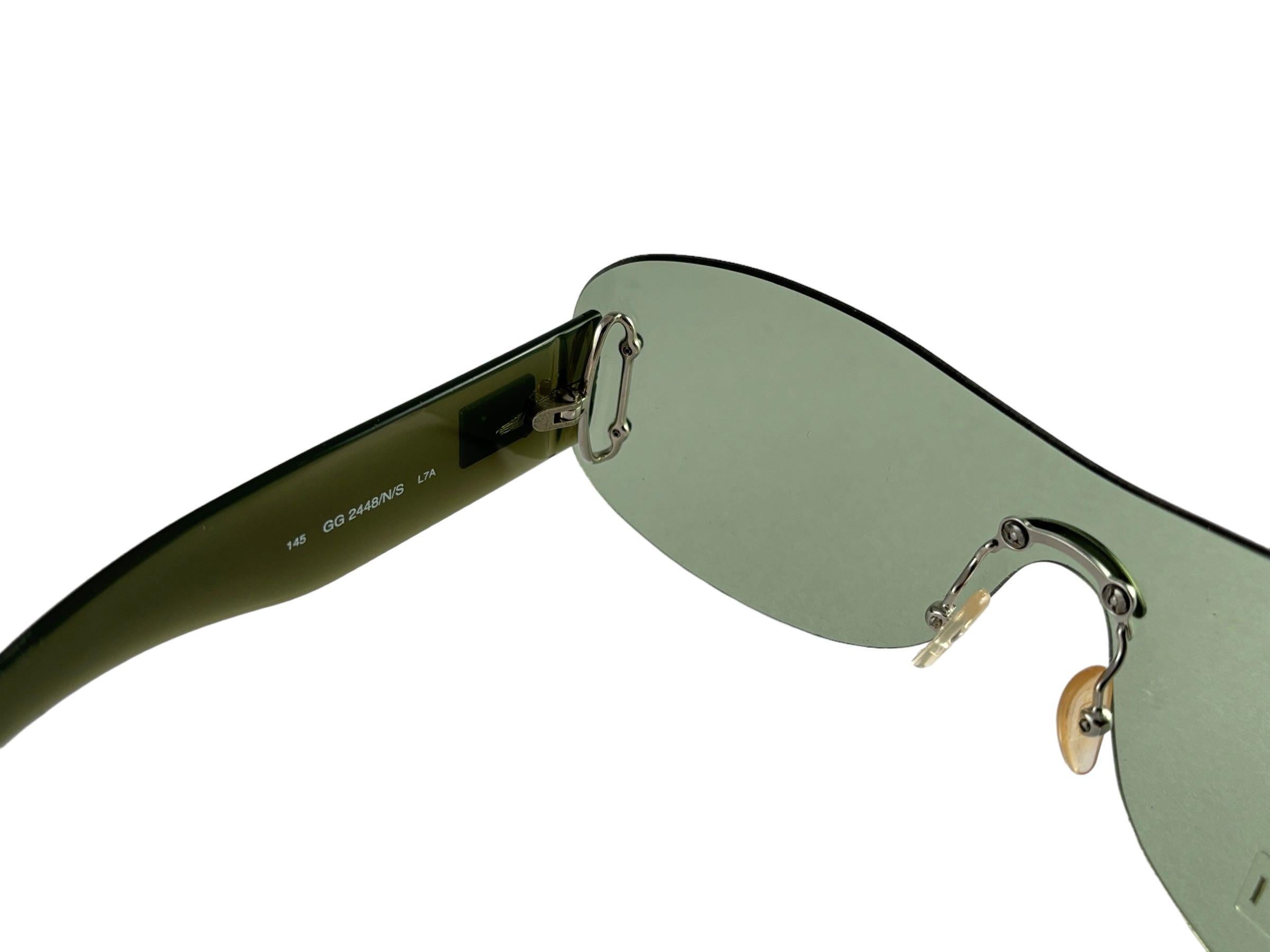 Nuevo Gafas de sol vintage Gucci GG 2448 pantalla verde años 90 Made in Italy Y2K 1