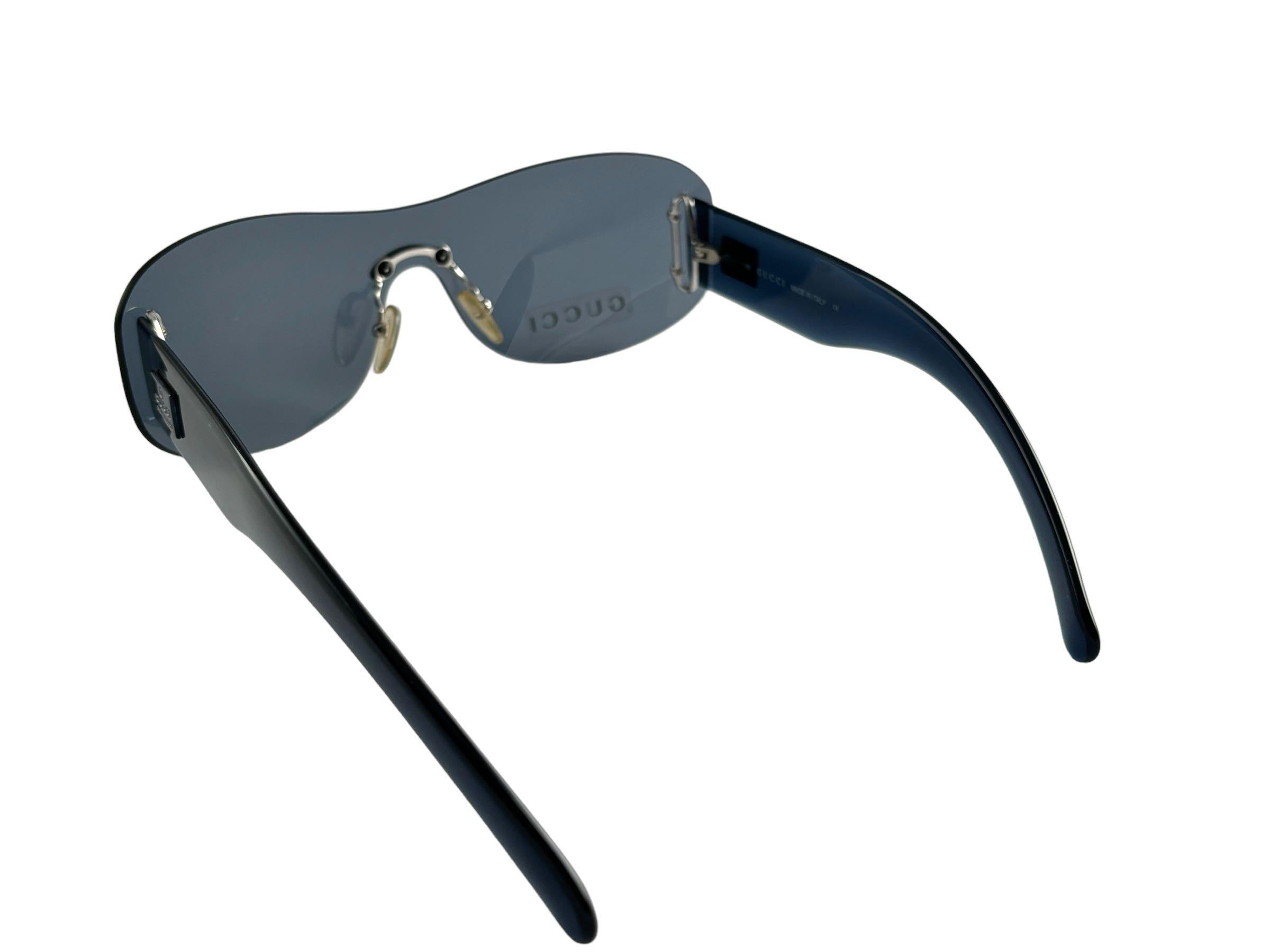 Gris New Vintage Gucci GG 2448 Grey Screen Sunglasses 1990's Made in Italy Y2K en vente