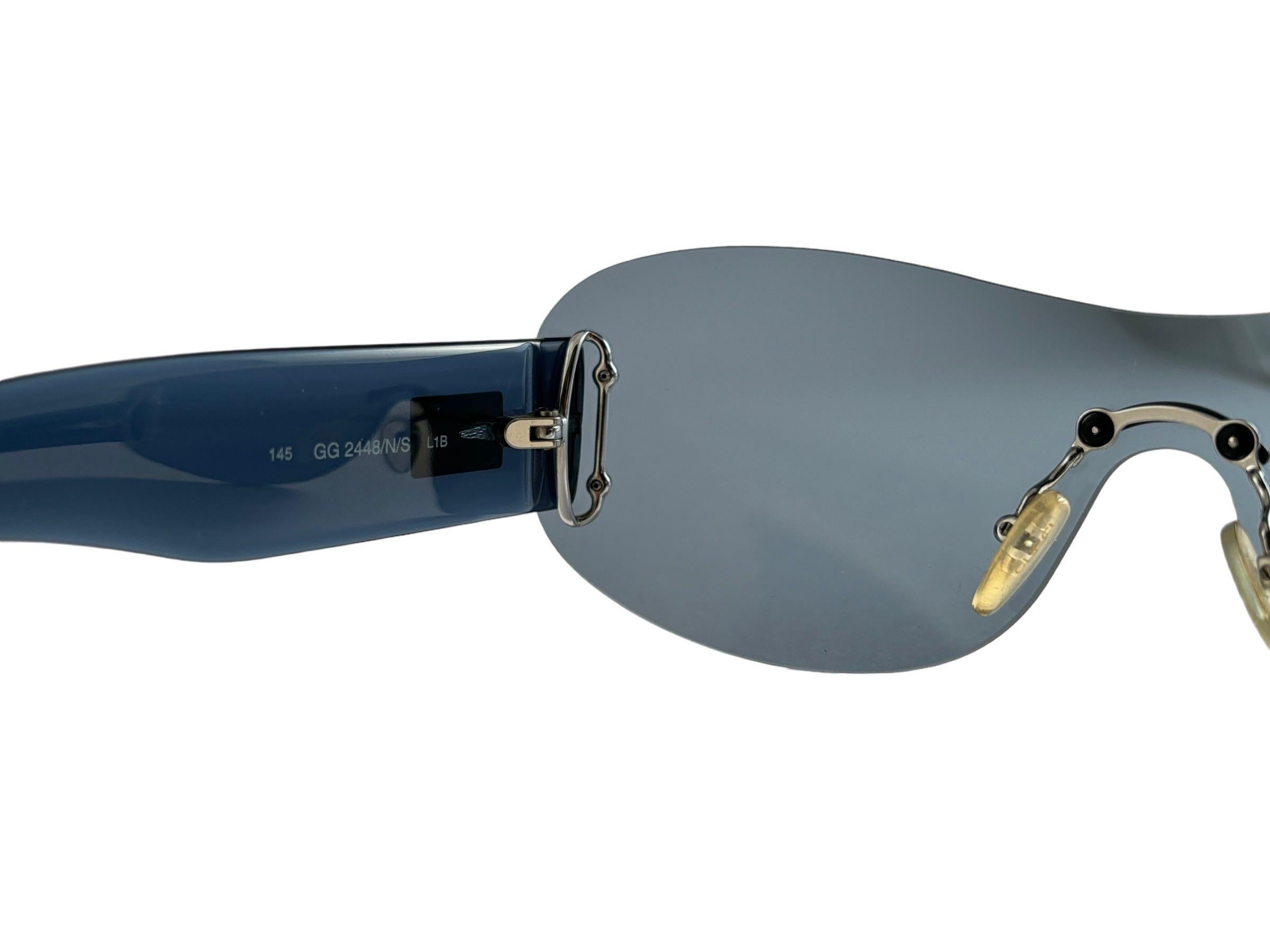 New Vintage Gucci GG 2448 Grey Screen Sunglasses 1990's Made in Italy Y2K Neuf - En vente à Baleares, Baleares