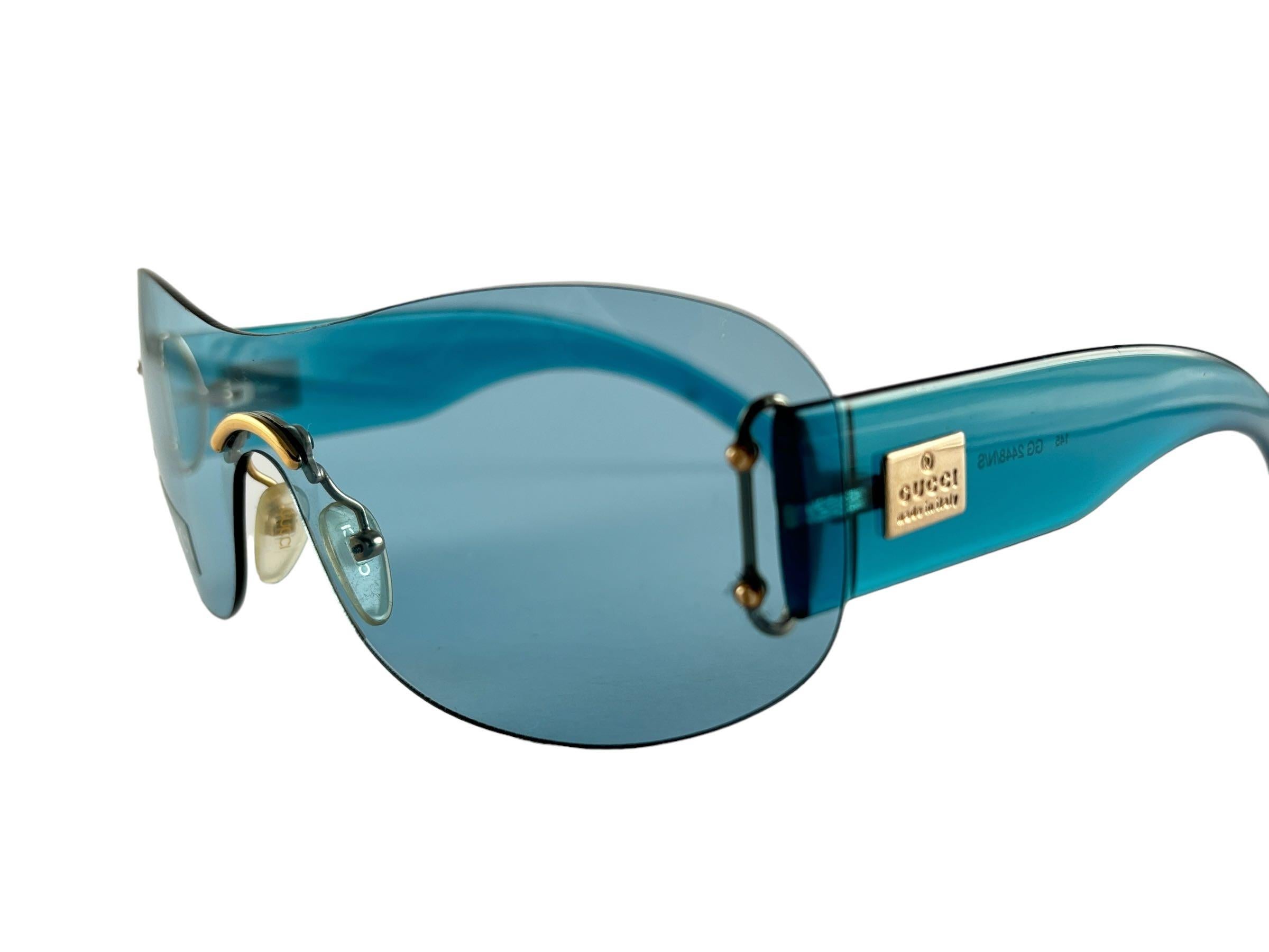 New Vintage Gucci GG 2448 Turquoise Screen Sunglasses 1990's Made in Italy Y2K In New Condition For Sale In Baleares, Baleares