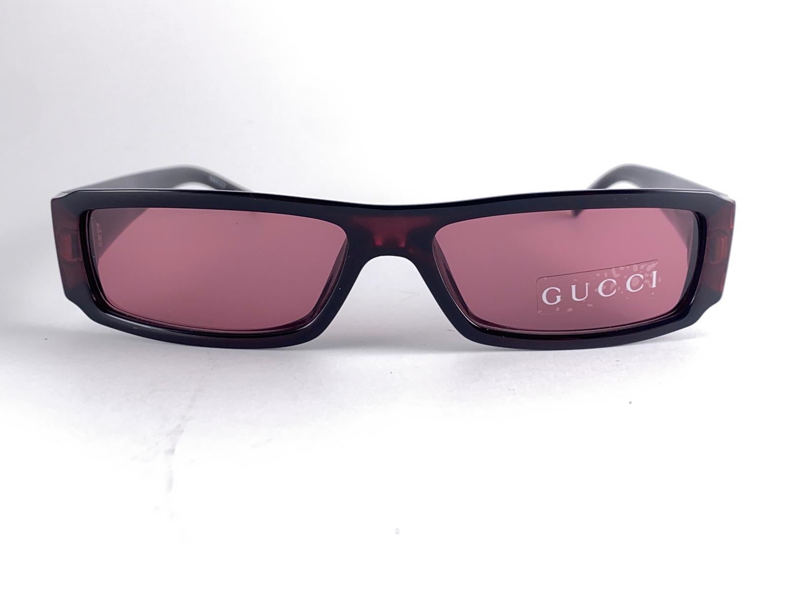 New Vintage Gucci GG1453 Sleek Sunglasses Y2K 1990's Made in Italy Y2K In New Condition In Baleares, Baleares