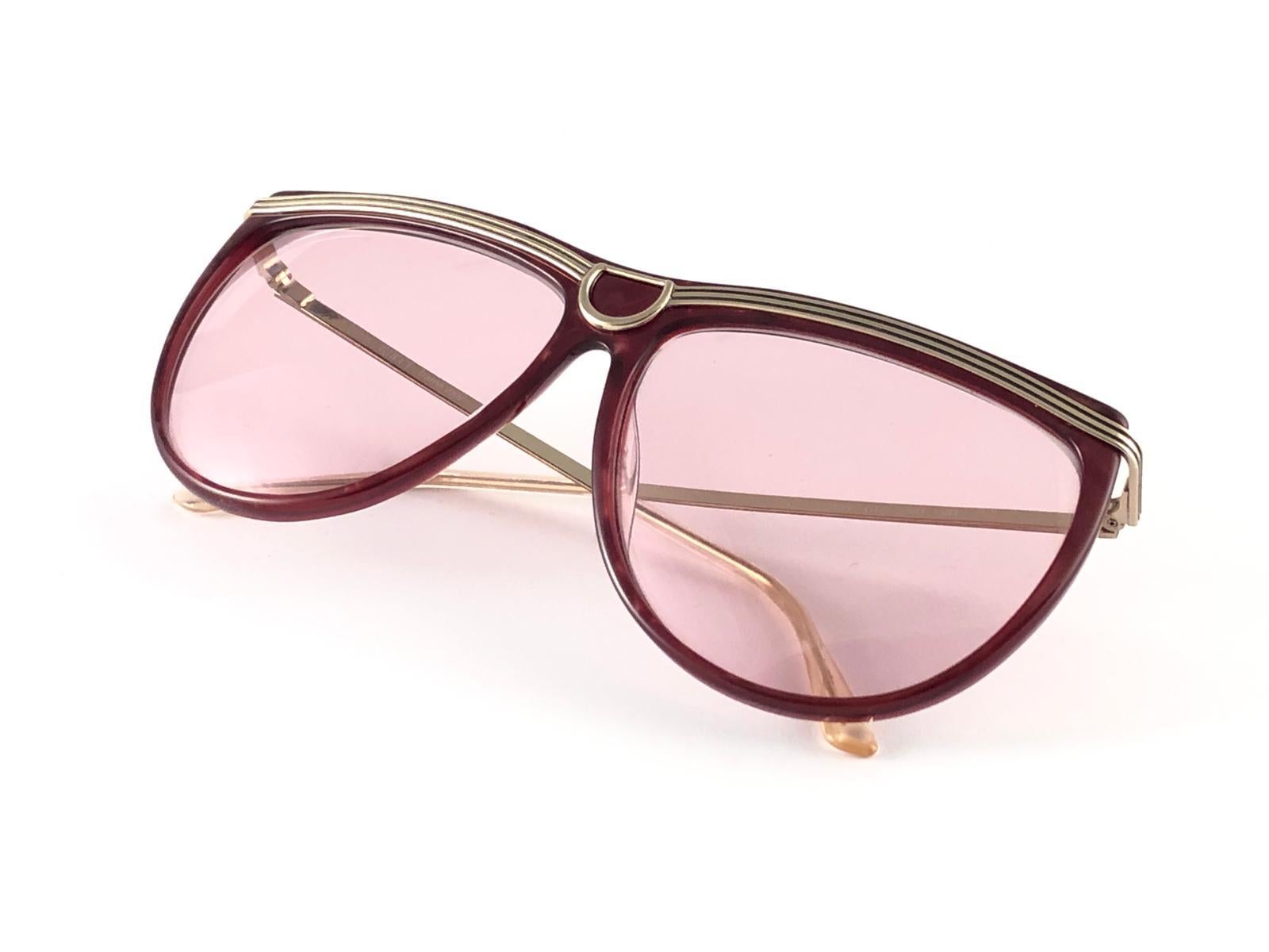 Women's or Men's New Vintage Gucci 2303 Gold & Burgundy Accents Sunglasses 1980's Made in Italy For Sale