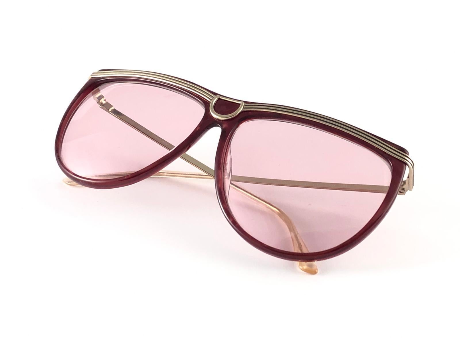 New Vintage Gucci 2303 Gold & Burgundy Accents Sunglasses 1980's Made in Italy en vente 2