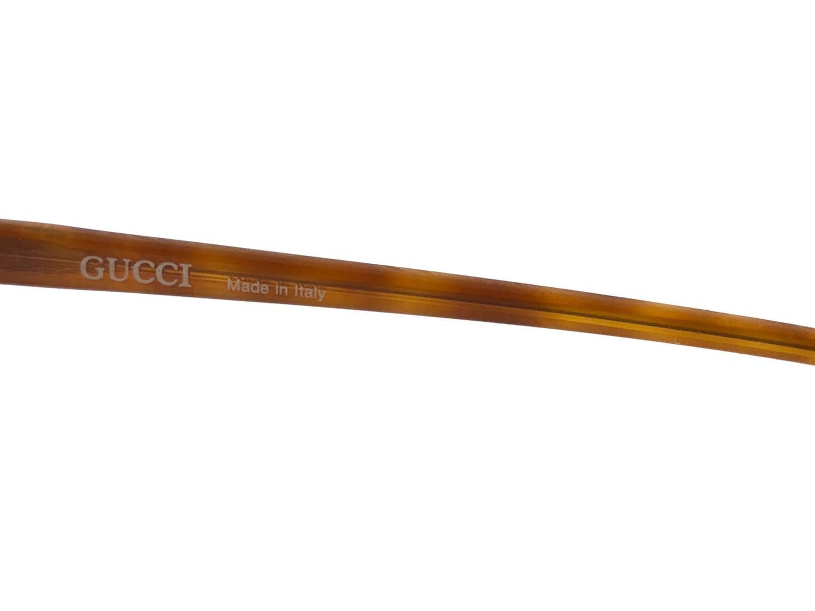 New Vintage Gucci Gold & Marbled 2301 Accents Sunglasses 1980's Made in Italy In New Condition In Baleares, Baleares