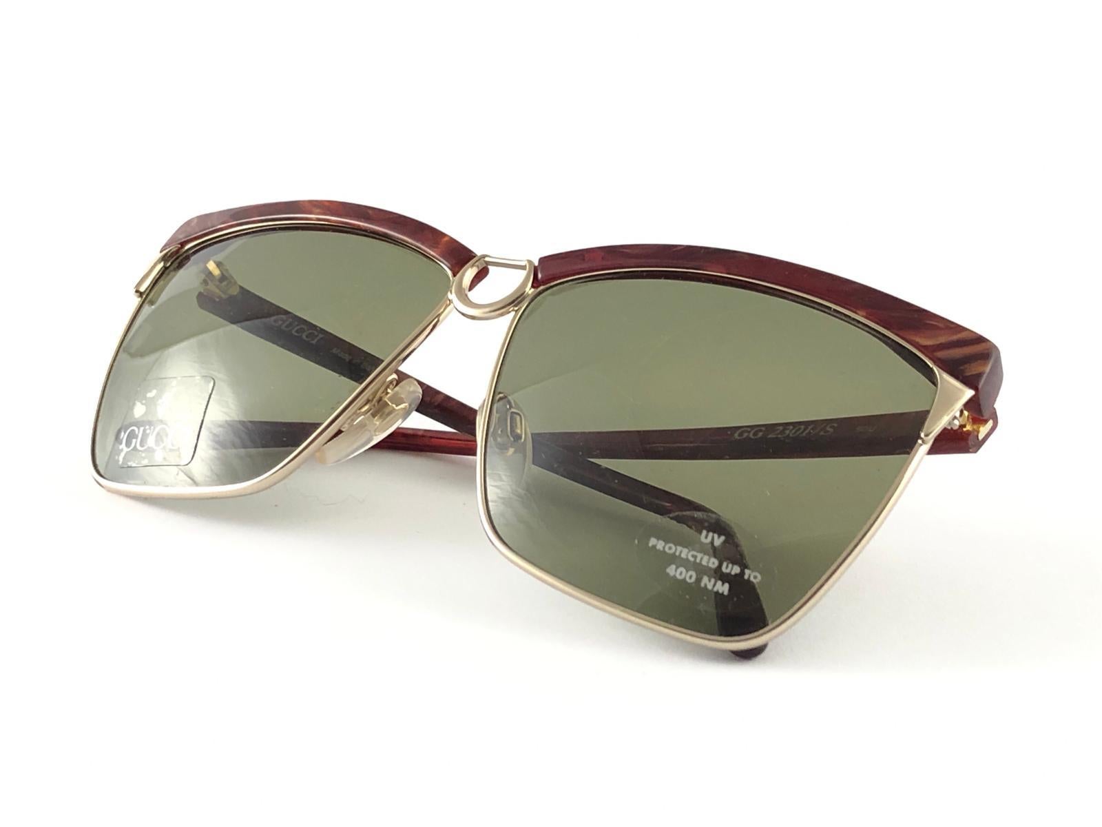 New Vintage Gucci Gold & Marbled 2301/S Accents Sunglasses 1980's Made in Italy For Sale 1