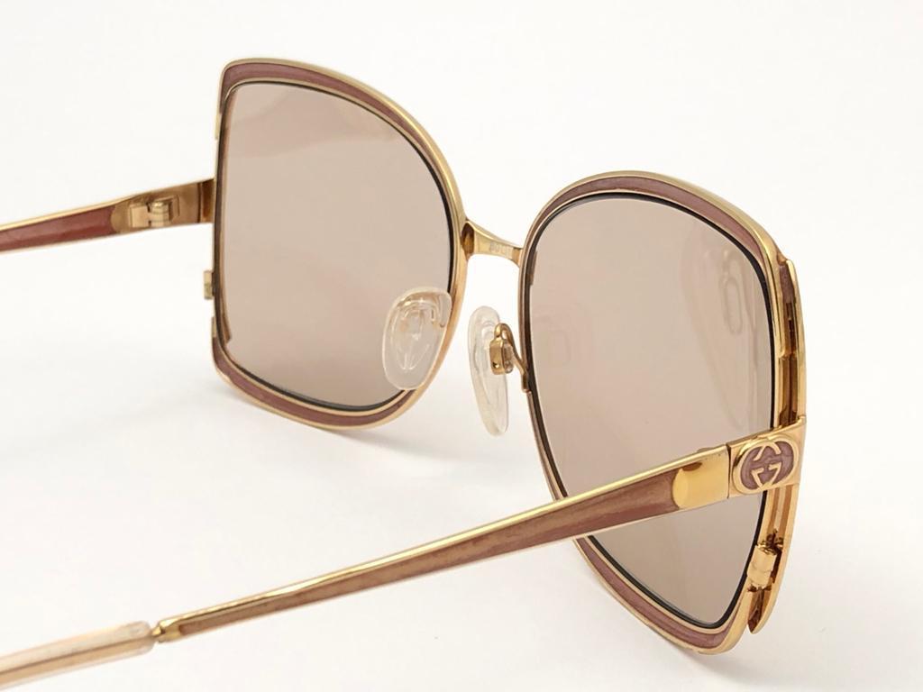 New Vintage Gucci Oversized Gold & Ochre Sunglasses 1990's Made in Italy In New Condition In Baleares, Baleares