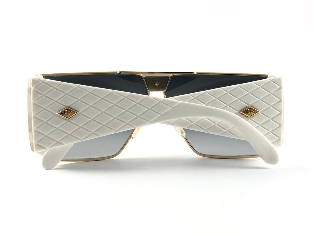 Helena Rubinstein - Lunettes de soleil matelassées blanches et dorées, France, état neuf Unisexe en vente