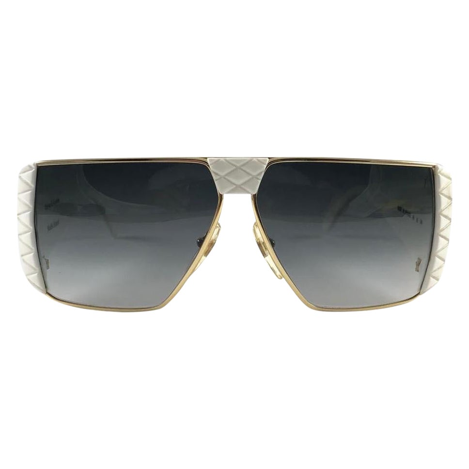 Helena Rubinstein - Lunettes de soleil matelassées blanches et dorées, France, état neuf en vente