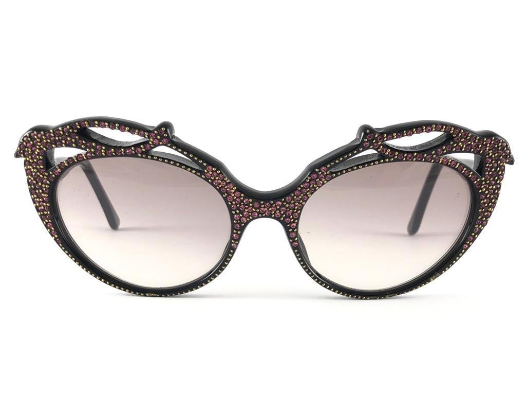 New Vintage IDC 102 Bird Rhinestones Accented Sunglasses France 1990's For Sale 1