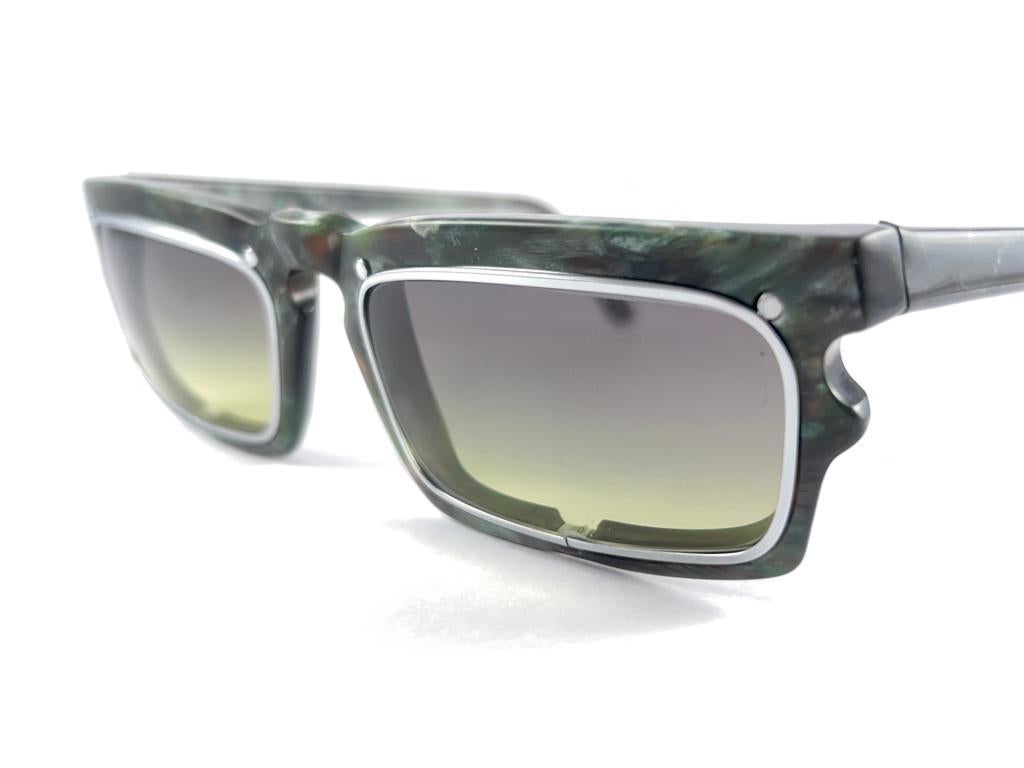 New Vintage IDC 767 Green Marbled Rectangular Sunglasses 1980's Made in France  For Sale 8