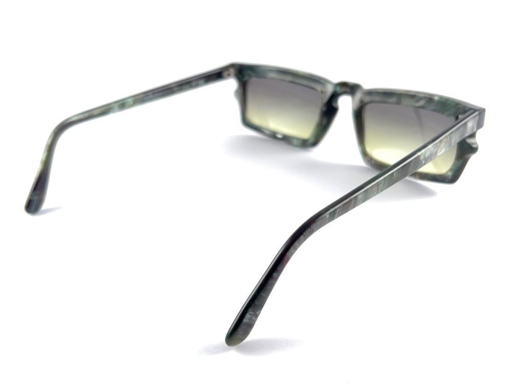 New Vintage IDC 767 Green Marbled Rectangular Sunglasses 1980's Made in France en vente 3