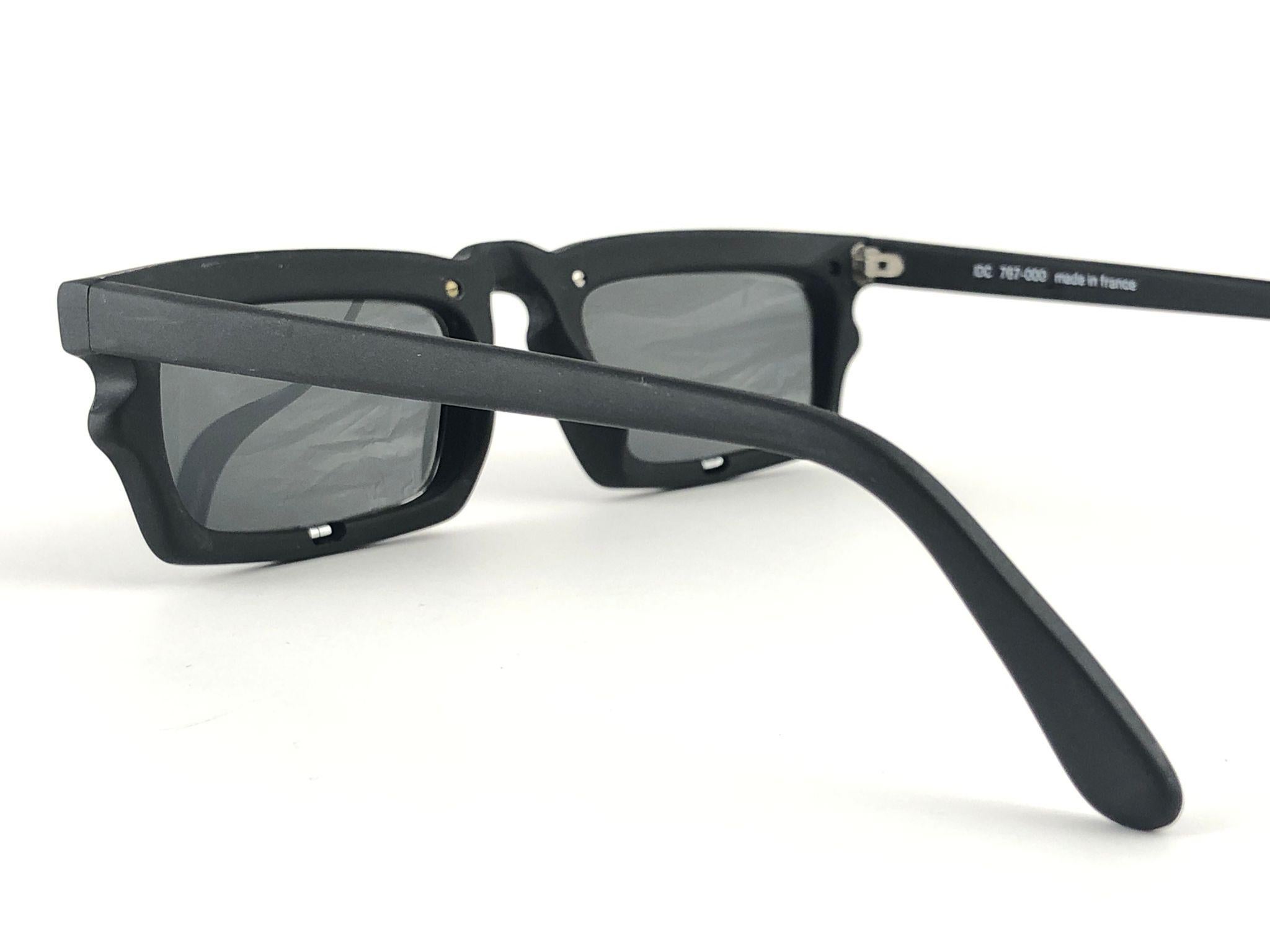 New Vintage IDC 767 Rectangular Grey Lenses Sunglasses 1980's Made in France In New Condition In Baleares, Baleares