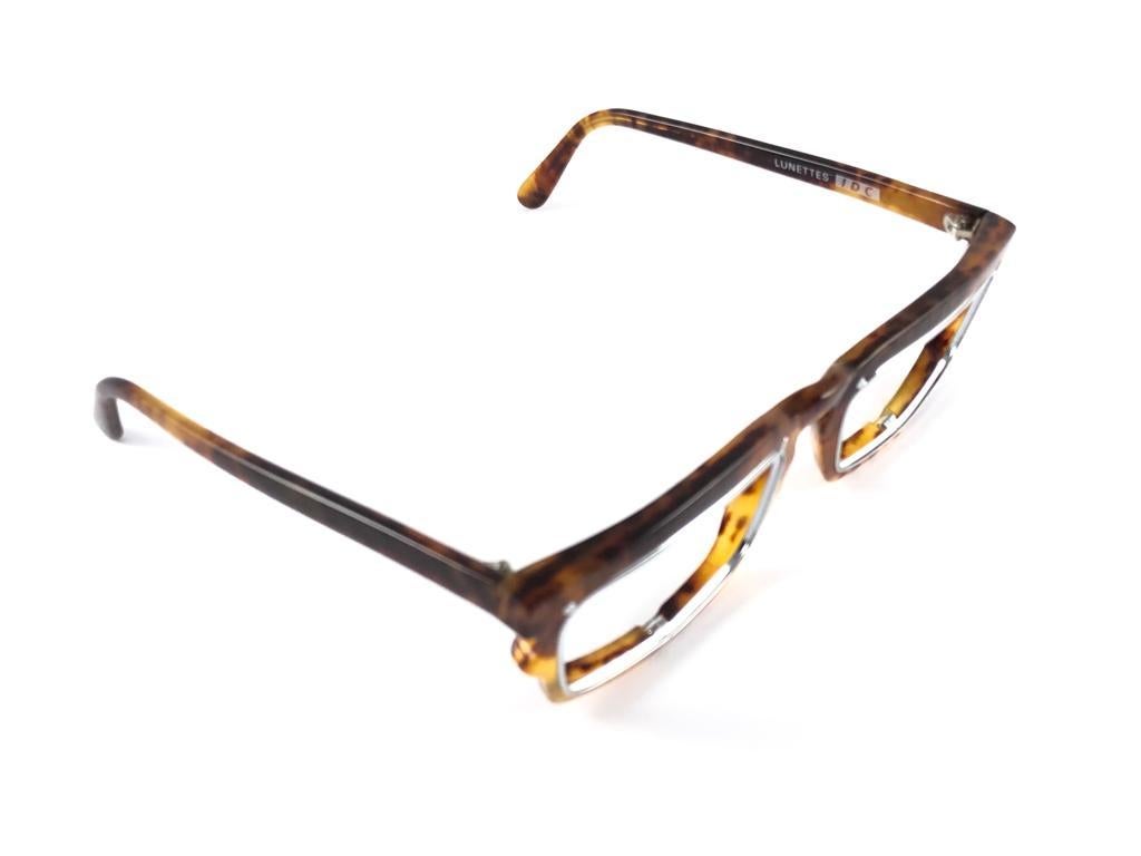 New vintage IDC 767, rectangular tortoise frame ready for your prescription lenses.
The very same model worn by Anthony Kiedis from Red Hot Chili Peppers.
New, never worn or displayed this pair may have minor sign of wear due to storage.
Made in