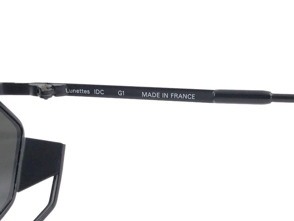 New Vintage IDC G1 Marithe Francois Girbaud Folding Black mate Sunglasses France For Sale 1