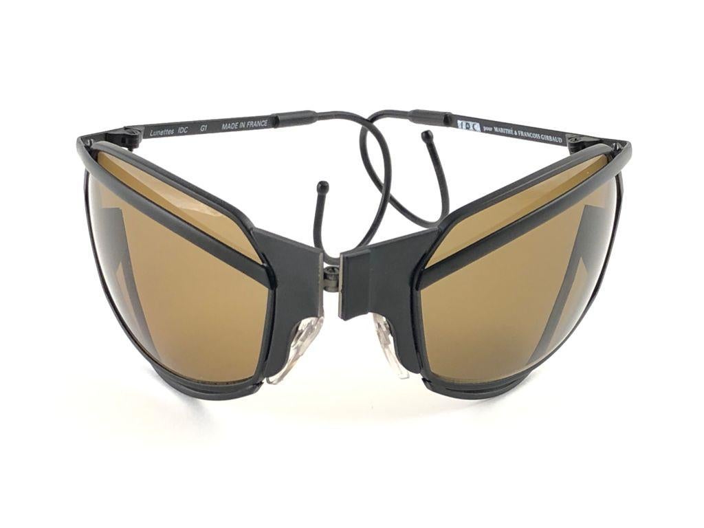 New Vintage IDC G1 Marithe Francois Girbaud Folding Black mate Sunglasses France For Sale 4