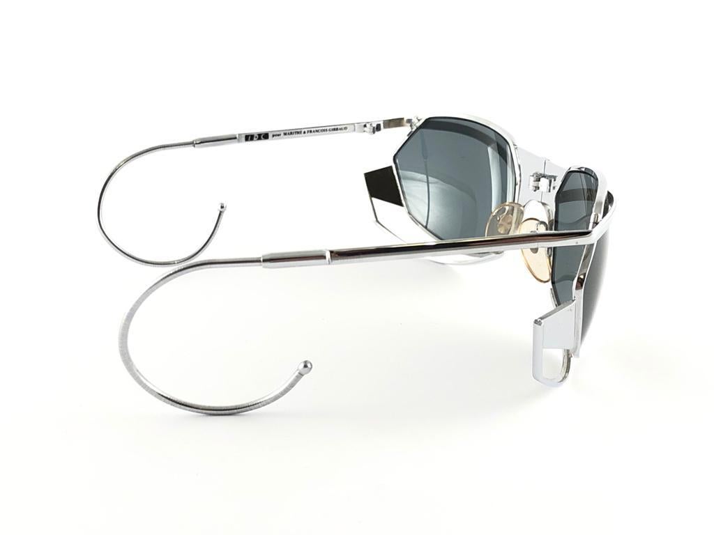 New Vintage IDC G1 Marithe Francois Girbaud Folding Silver Sunglasses France In New Condition For Sale In Baleares, Baleares