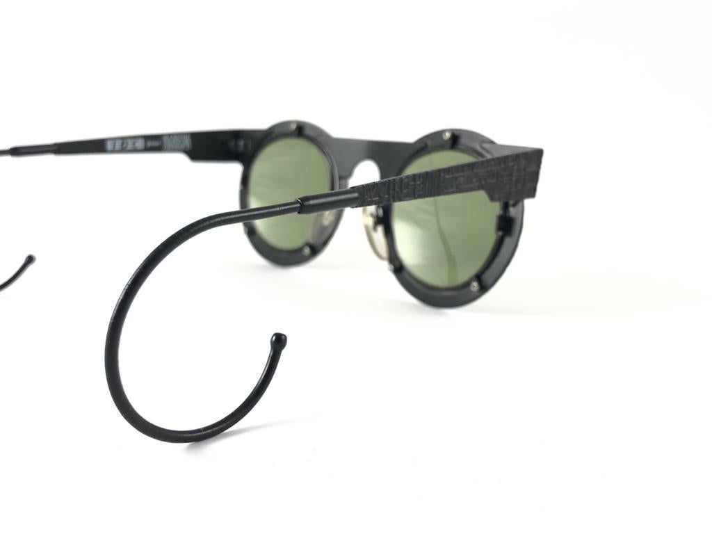 New Vintage IDC Pour Marithe Francois Girbaud Round Black Sunglasses France en vente 7