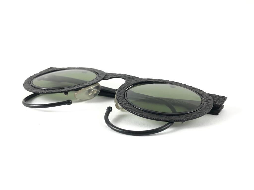 New Vintage IDC Pour Marithe Francois Girbaud Round Black Sunglasses France For Sale 8