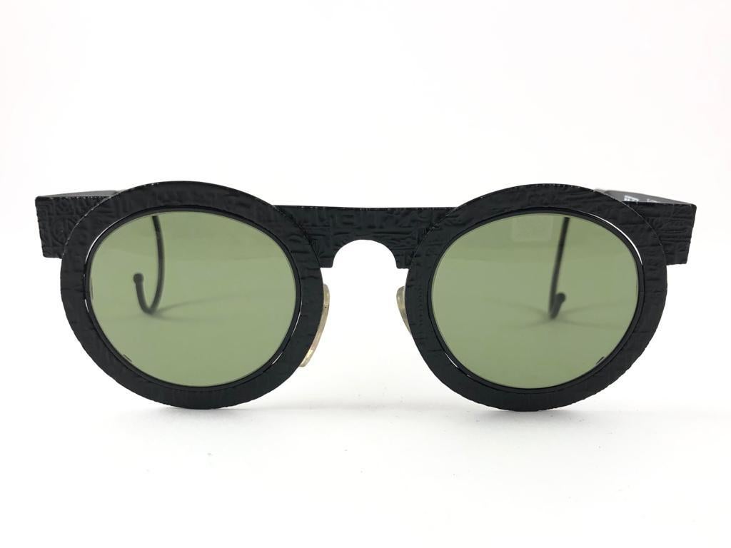New Vintage IDC Pour Marithe Francois Girbaud Round Black Sunglasses France In New Condition For Sale In Baleares, Baleares