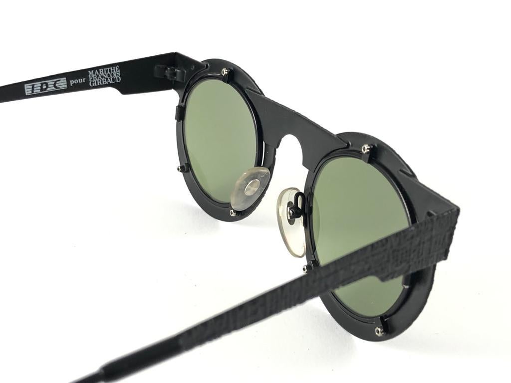 New Vintage IDC Pour Marithe Francois Girbaud Round Black Sunglasses France en vente 2
