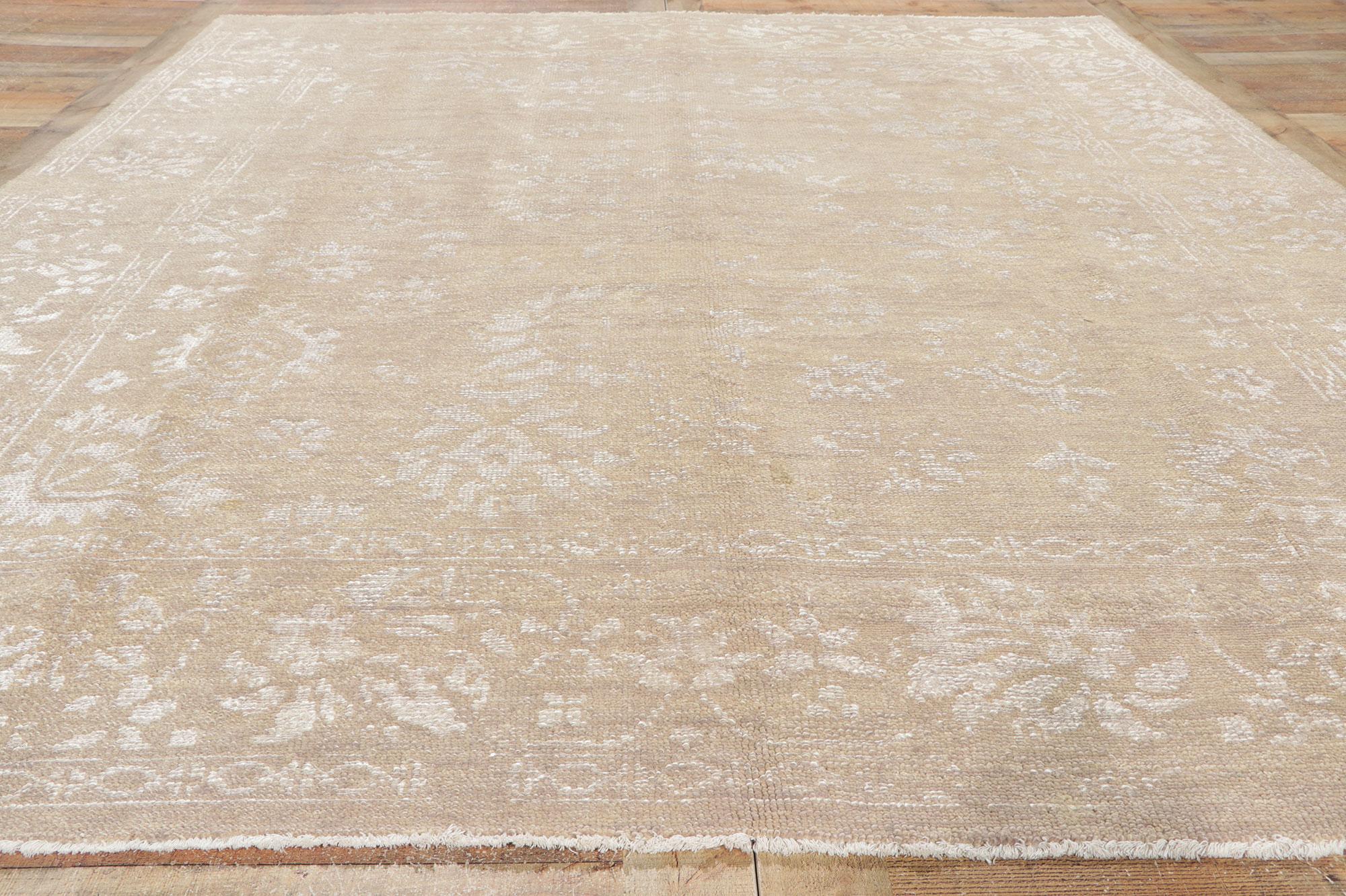 Silk New Vintage-Inspired Transitional Rug with Soft Earth-Tone Colors For Sale