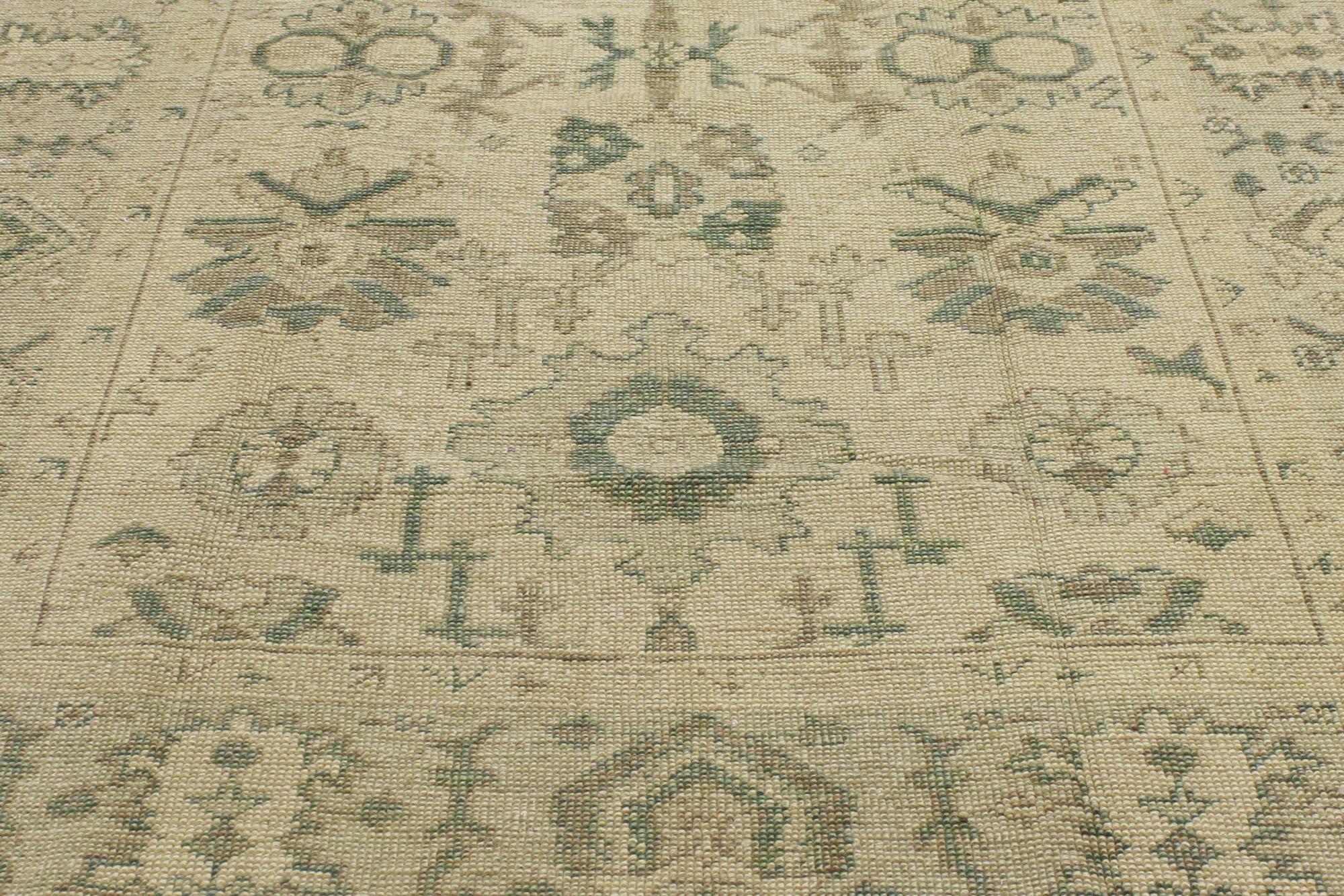Noué à la main Nouveau tapis turc d'inspiration vintage d'Oushak aux couleurs terreuses en vente