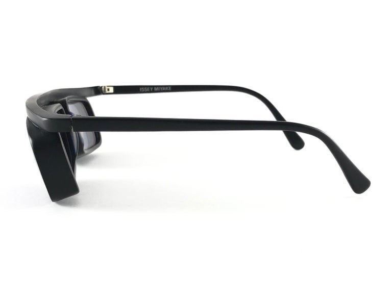 Neu Vintage Issey Miyake MEN Breite rechteckige Japan-Sonnenbrille im  Angebot bei 1stDibs