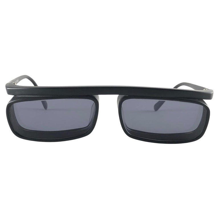 https://a.1stdibscdn.com/new-vintage-issey-miyake-men-wide-rectangular-japan-sunglasses-for-sale/v_6123/v_139734821637590756028/v_13973482_1637590756254_bg_processed.jpg?width=768