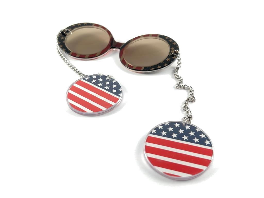 New Vintage Je Dol Pendant Earring USA All American Sunglasses 1976 Usa Made In Excellent Condition For Sale In Baleares, Baleares