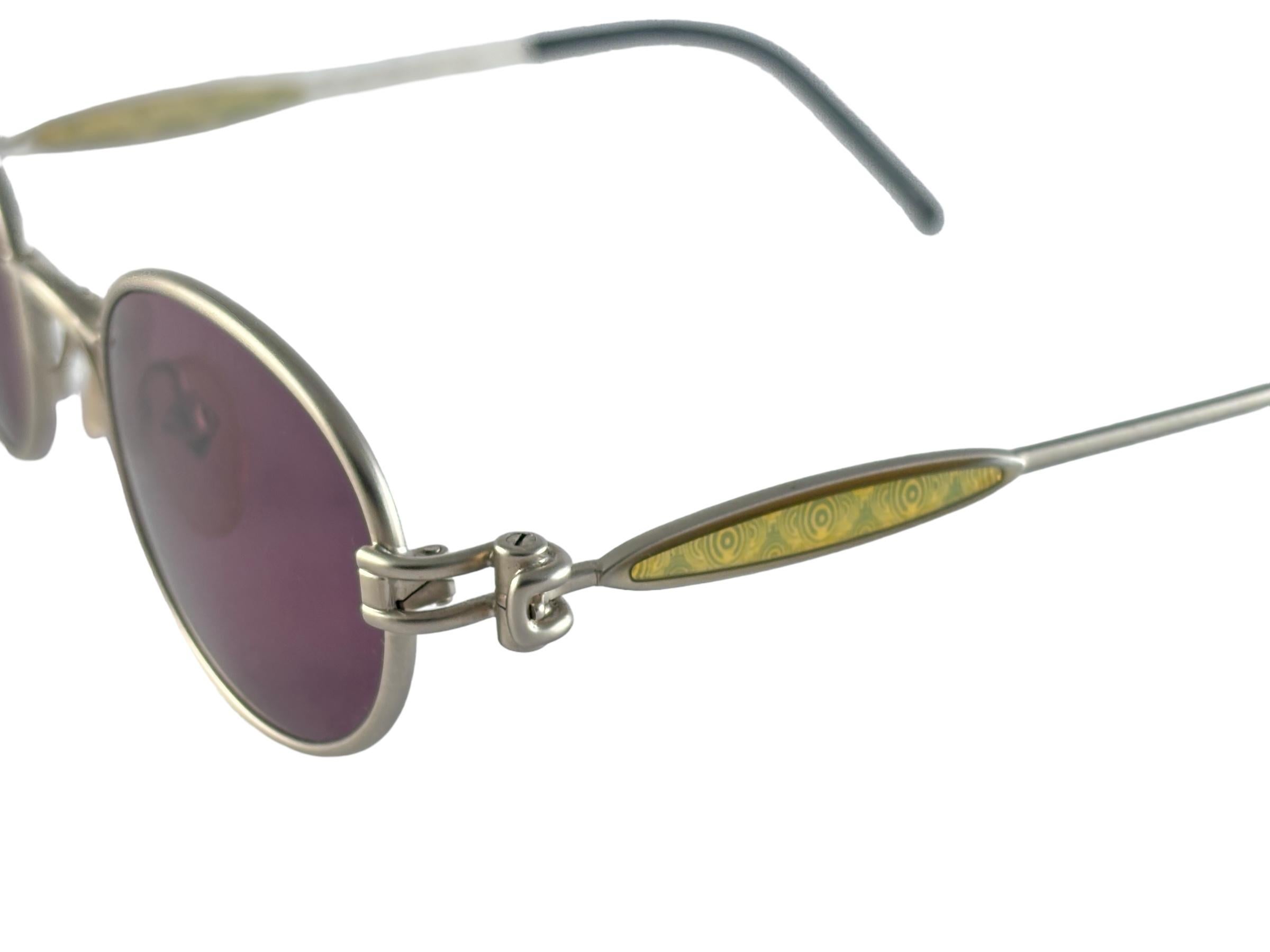 Femenino o masculino Nuevo Vintage Jean Paul Gaultier 56 7113 Gafas de sol con montura holográfica años 90 Japón en venta