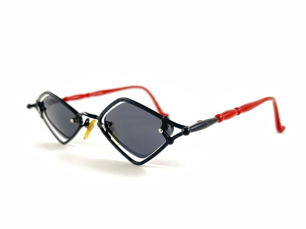 New Vintage Jean Paul Gaultier 56 7203 Red & Black Sunglasses 90's Japan In New Condition In Baleares, Baleares