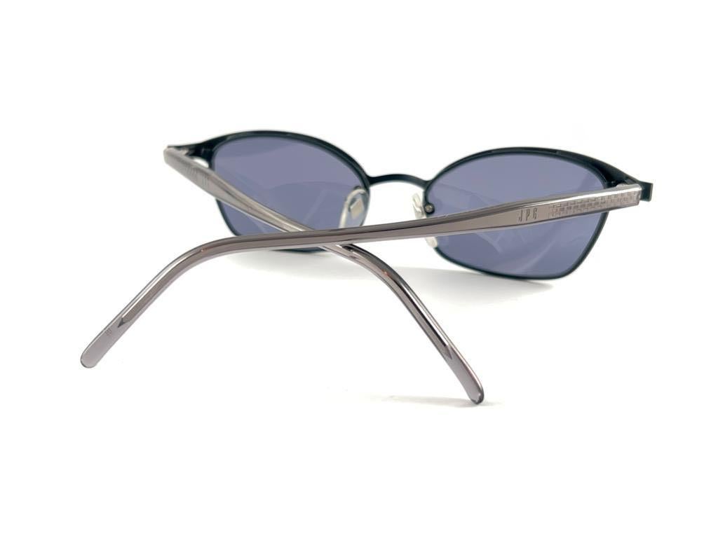 New Vintage Jean Paul Gaultier 58 0011 Silver & Blue Sunglasses 1990's Japan In New Condition For Sale In Baleares, Baleares