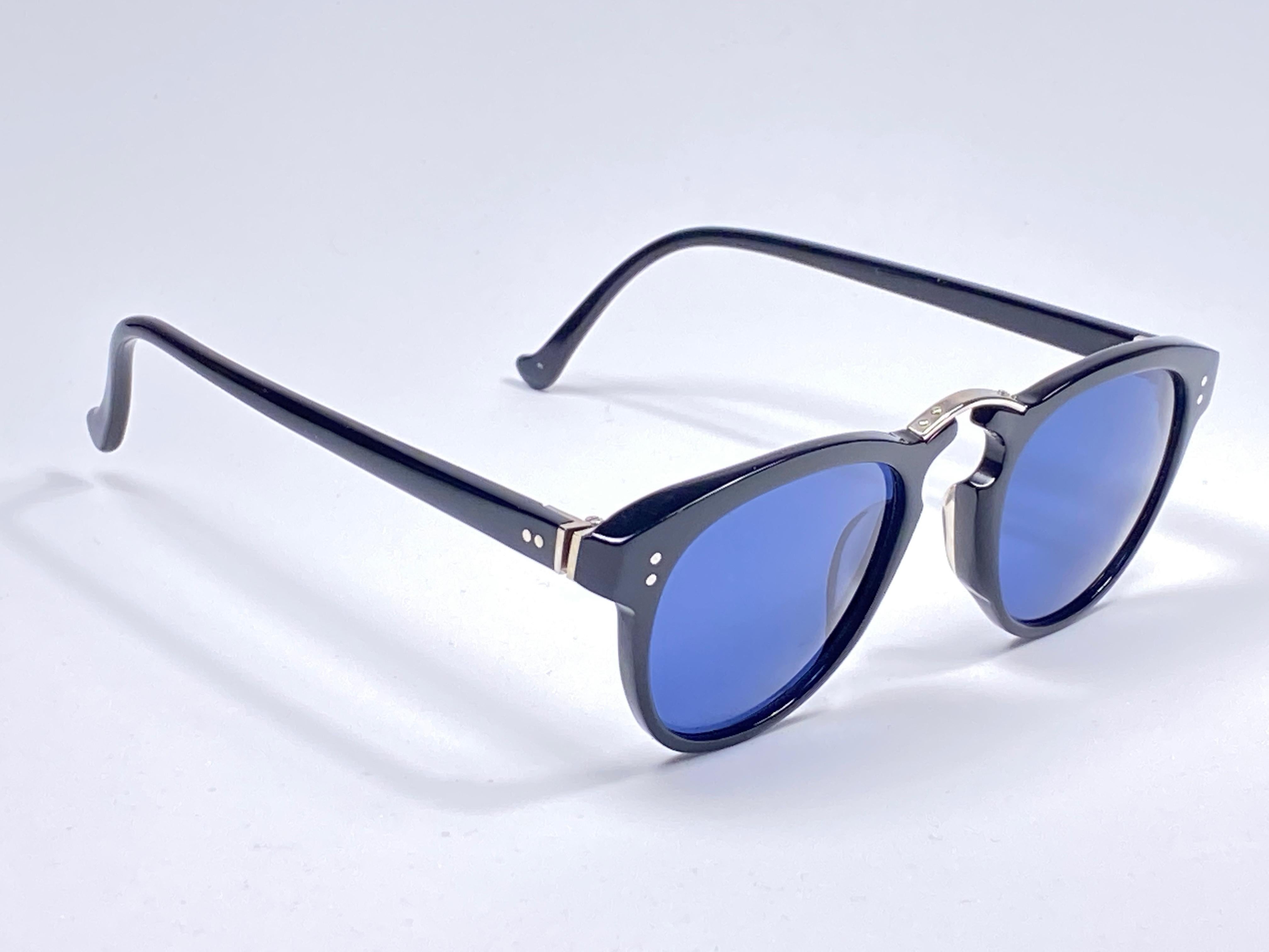 New Vintage Jean Paul Gaultier Junior medium frame in sleek black with silver accents.

Design and produced in the 1900's a timeless and iconic piece.
Minor sign of wear due to storage.
A true fashion statement.

Front 13.5 cms 
Lens Height 4.6 cms