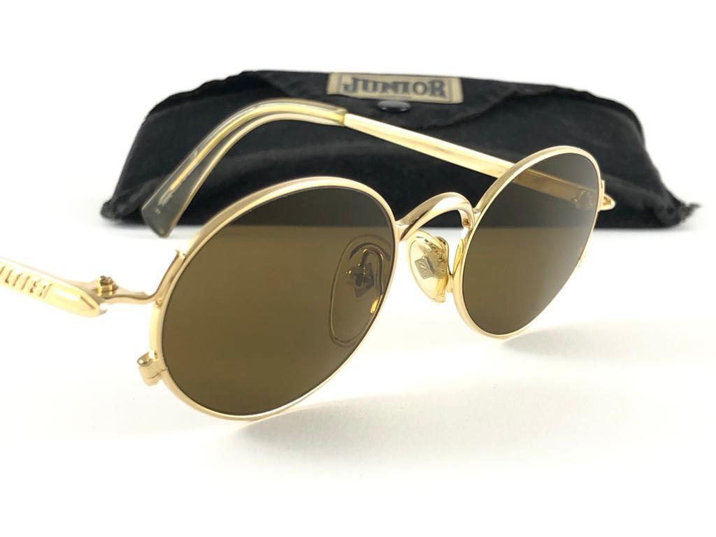 gold oval frame glasses