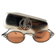 New Vintage Jean Paul Gaultier Limited Edition 56 0001 Side Clip 99
Sunglasses New Vintage Jean Paul Gaultier Limited Edition 56 0001 Side Clip 99
Sunglasses