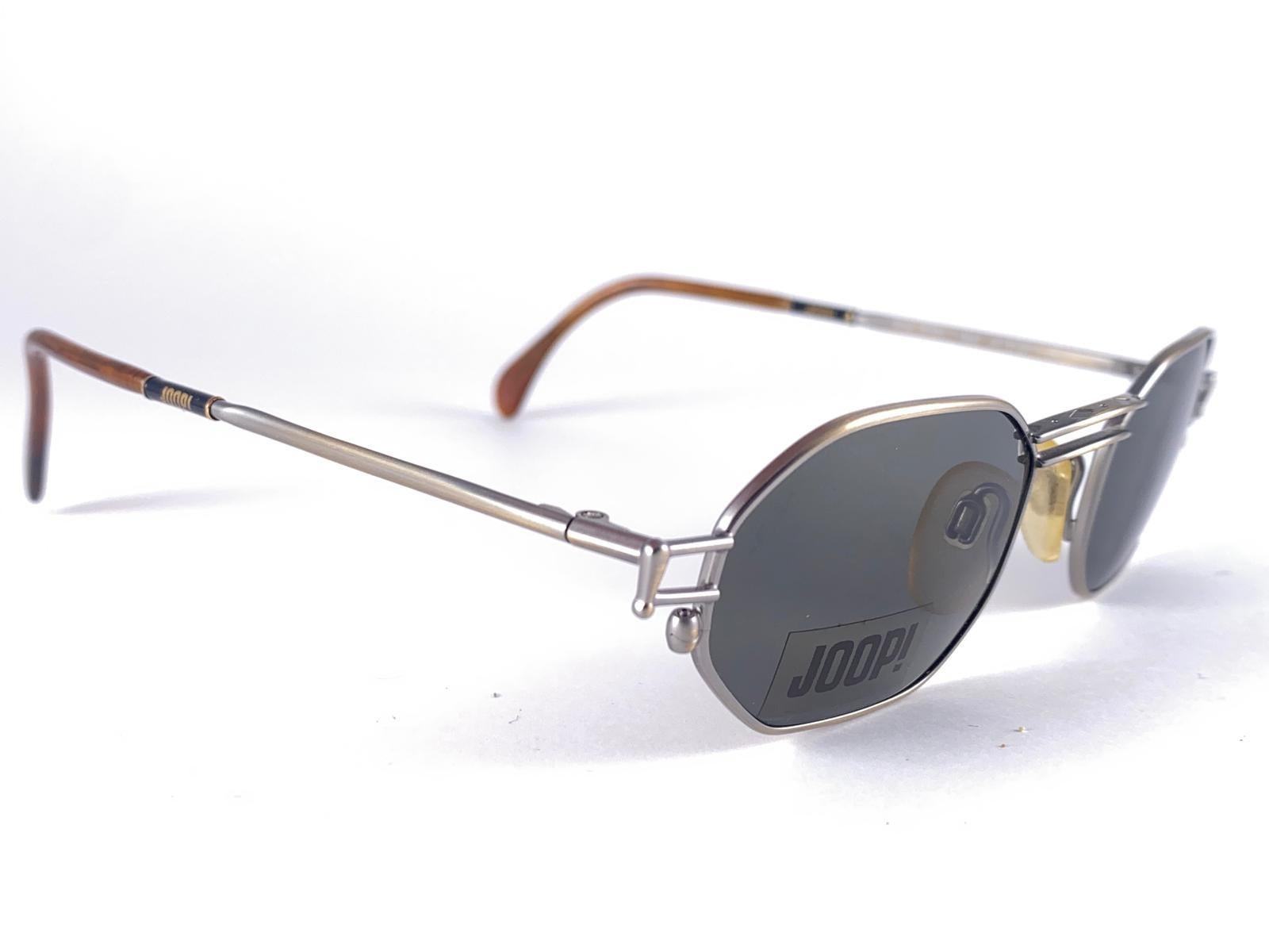 Neuer Vintage Joop! 1990er Mod 8793 Rotguss-Sonnenbrille, hergestellt in Deutschland, Vintage (Grau) im Angebot